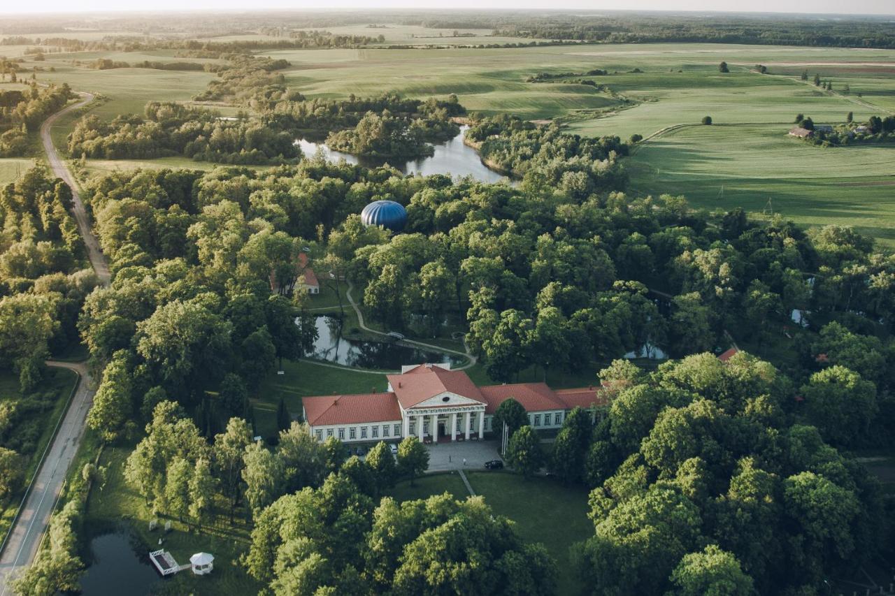 Taujenu Dvaro Sveciu Namai Taujenai Exterior photo