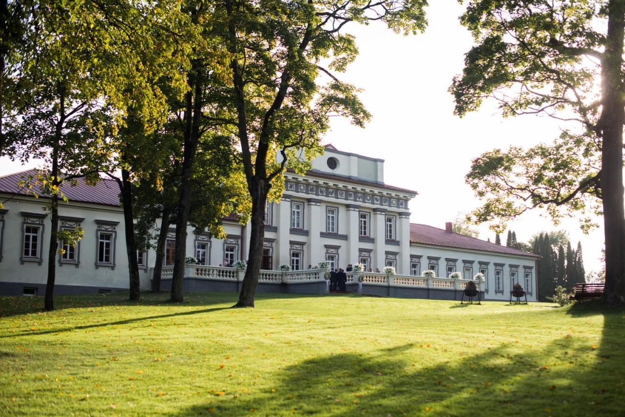 Taujenu Dvaro Sveciu Namai Taujenai Exterior photo