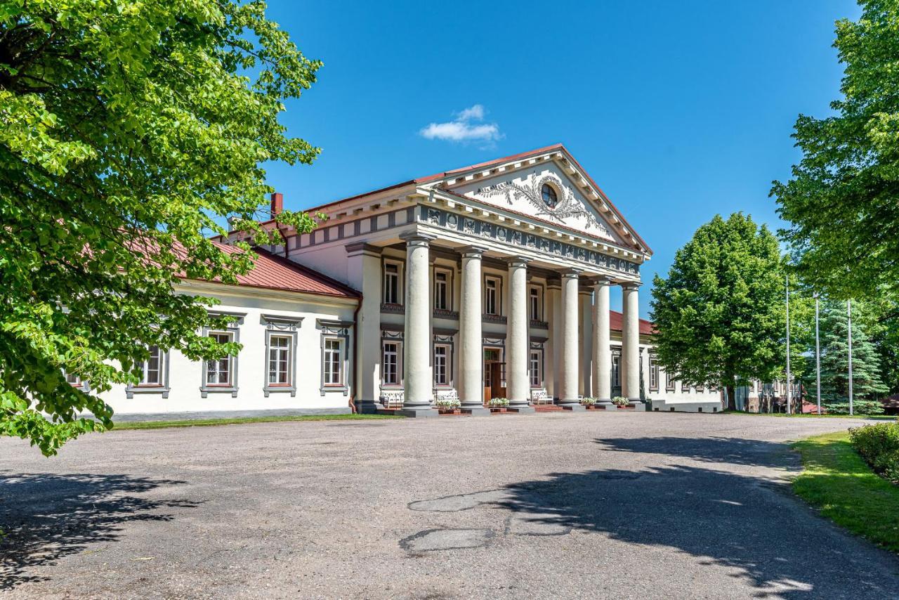 Taujenu Dvaro Sveciu Namai Taujenai Exterior photo