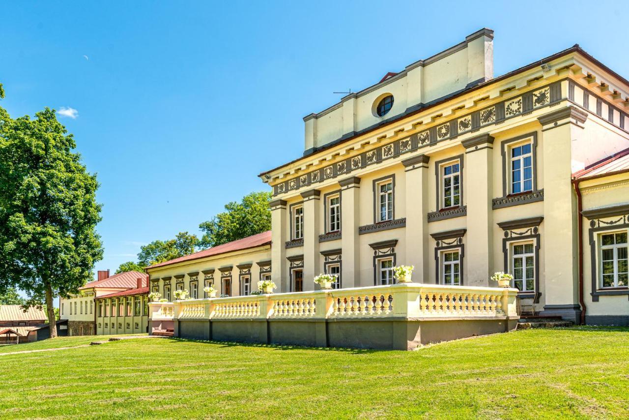 Taujenu Dvaro Sveciu Namai Taujenai Exterior photo